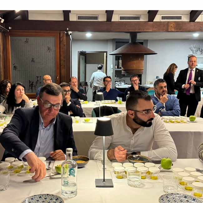 Corsisti durante una lezione e una degustazione della Fondazione Italiana Sommelier Basilicata