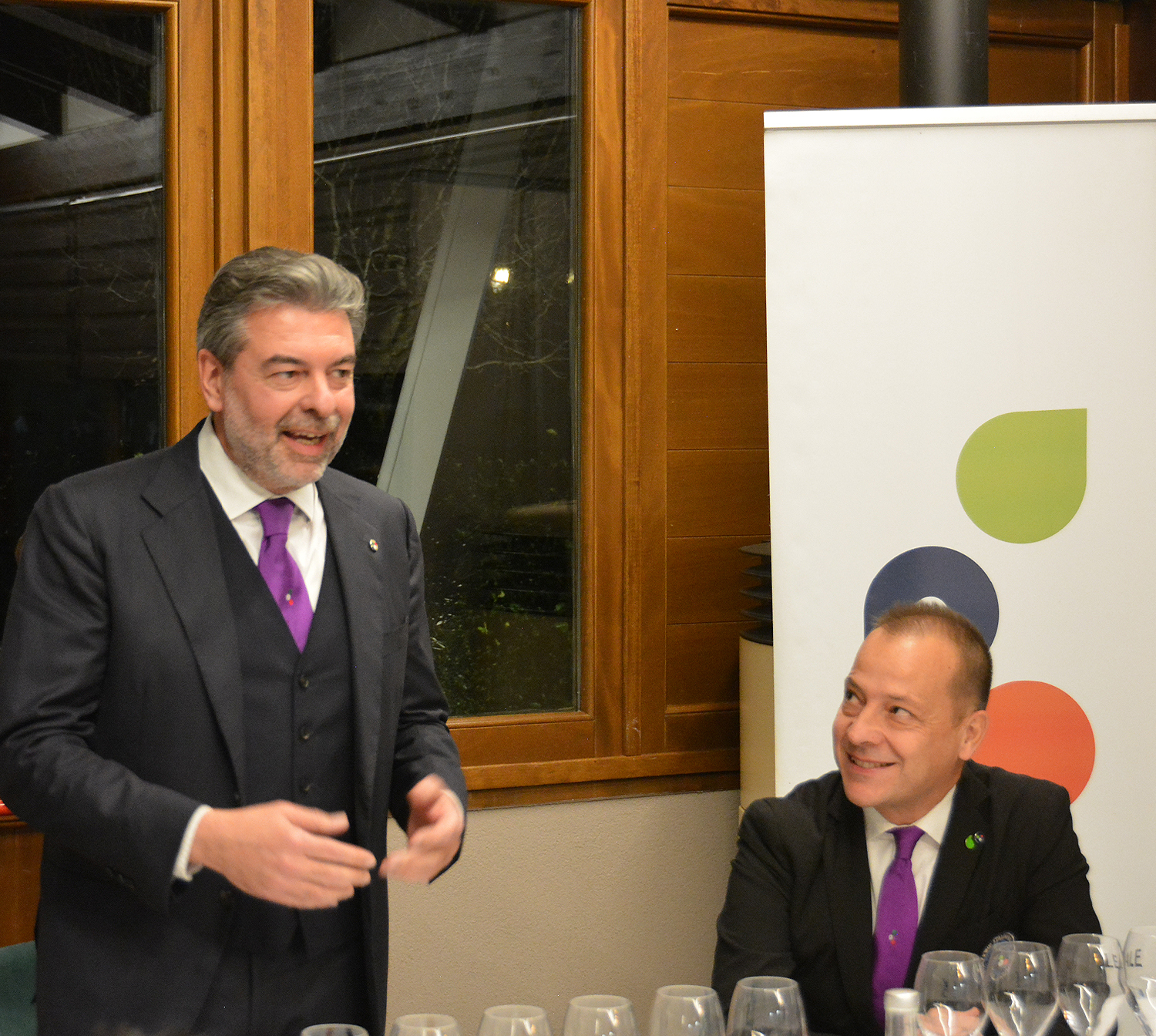 Il docente Gian Luca Pasqualini con Nicola Gentile durante una degustazione