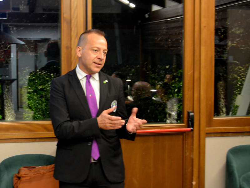 Nicola Gentile durante una serata della Fondazione Italiana Sommelier Basilicata